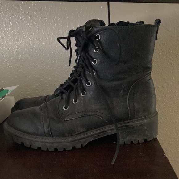 well worn womens boots - Picture 2 of 2